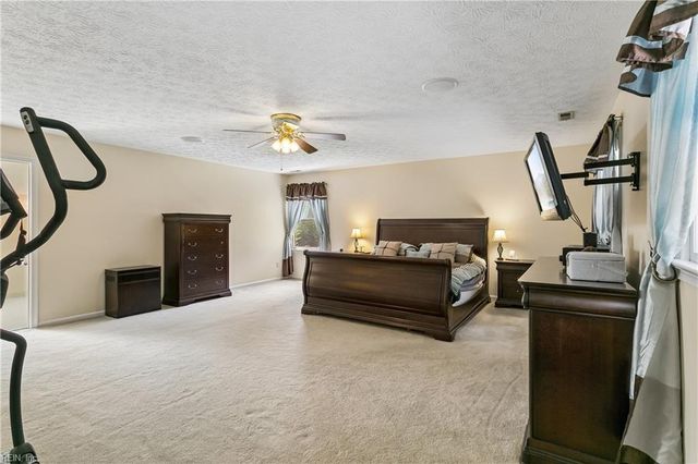 101 Cranwood CT, Yorktown, VA 23693