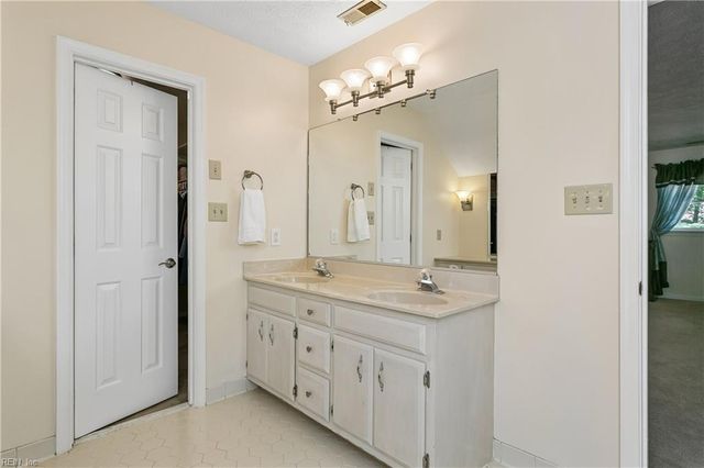 101 Cranwood CT, Yorktown, VA 23693