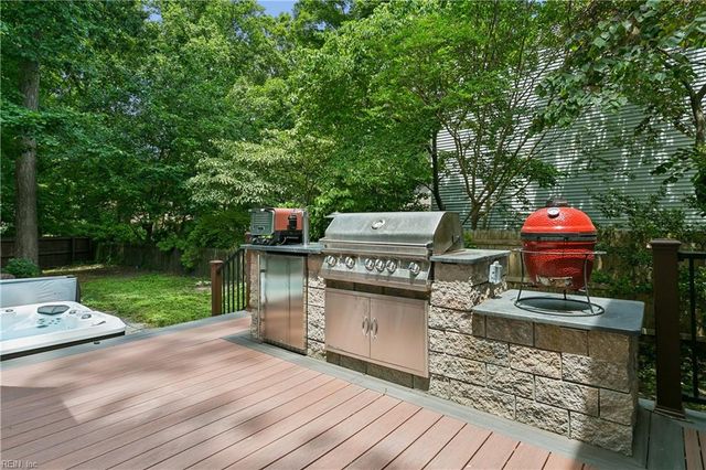 101 Cranwood CT, Yorktown, VA 23693