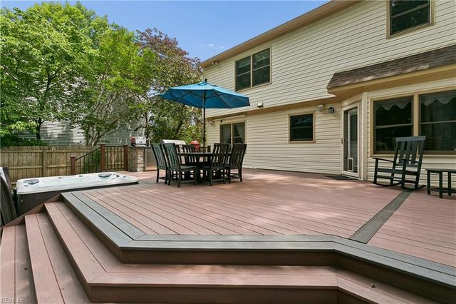 101 Cranwood CT, Yorktown, VA 23693