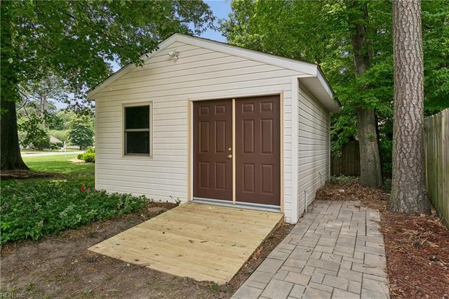 101 Cranwood CT, Yorktown, VA 23693