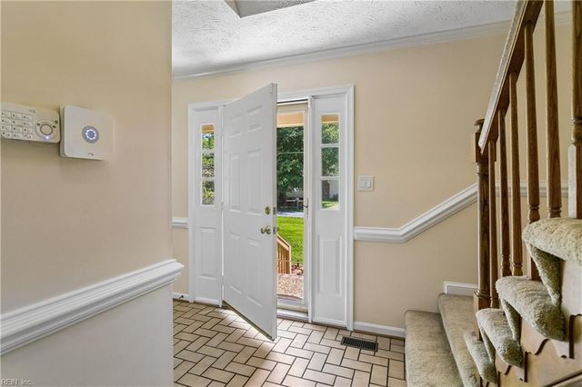 101 Cranwood CT, Yorktown, VA 23693