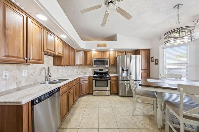 27308 RACQUET CIRCLE, Leesburg, FL 34748