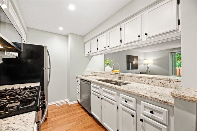 2932 Heatherwood Court, Stow, OH 44224