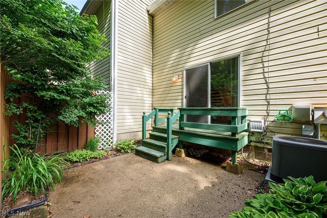 2932 Heatherwood Court, Stow, OH 44224