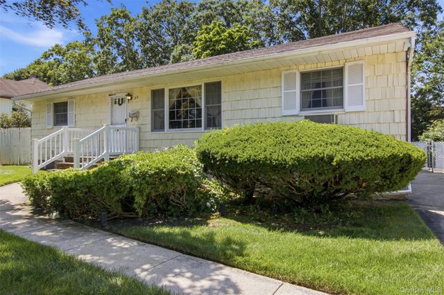 22 Berry Lane, Centereach, NY 11720