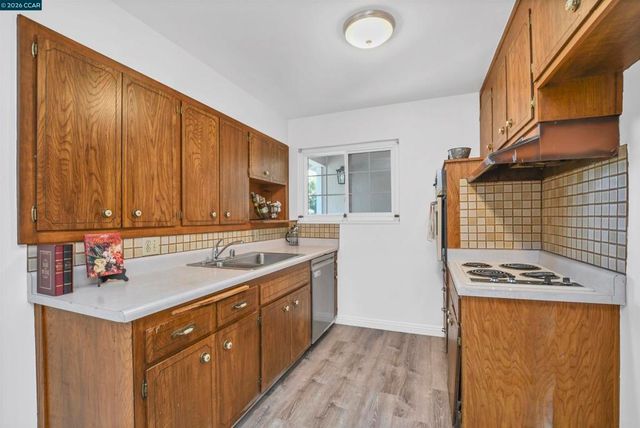 3555 Thunderbird Dr, Concord, CA 94520