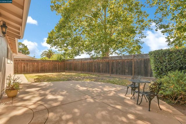 3555 Thunderbird Dr, Concord, CA 94520
