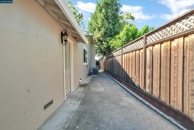 3555 Thunderbird Dr, Concord, CA 94520