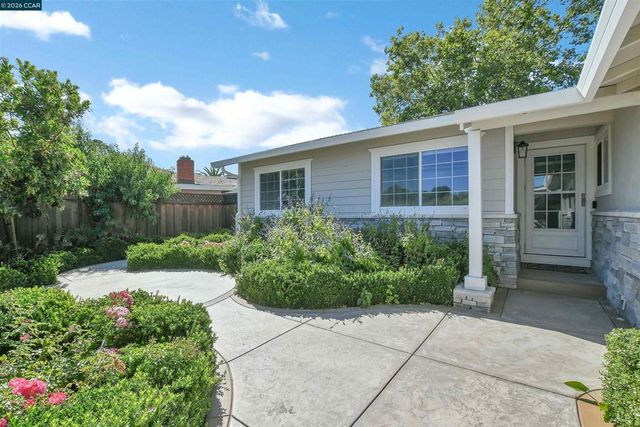 3555 Thunderbird Dr, Concord, CA 94520