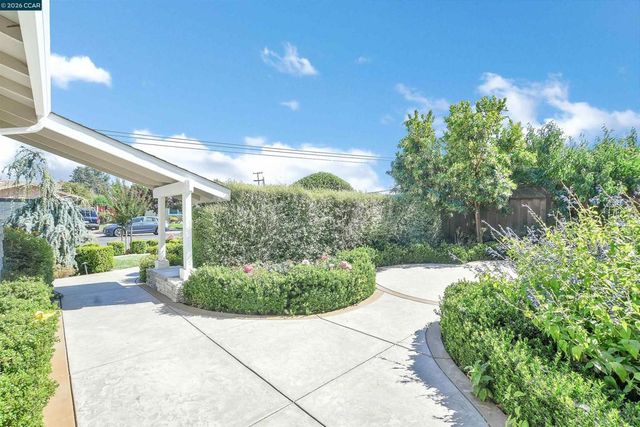 3555 Thunderbird Dr, Concord, CA 94520