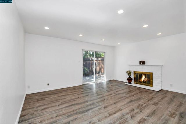 3555 Thunderbird Dr, Concord, CA 94520