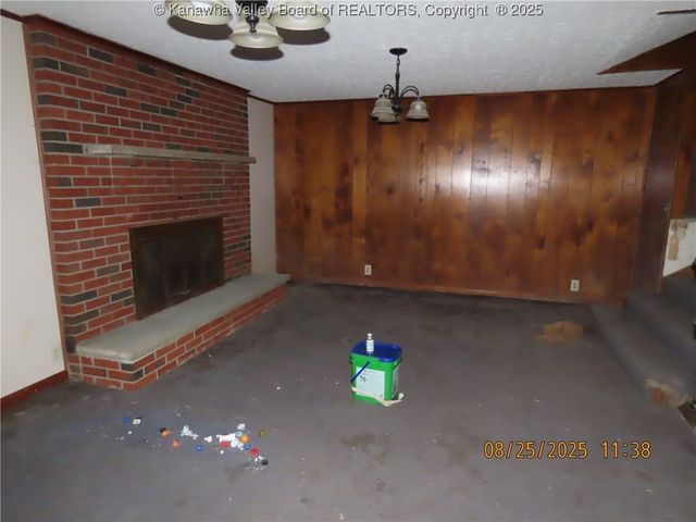 957 Hunter Road, Charleston, WV 25311