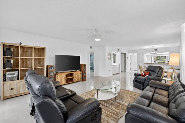 3300 Twin Lakes Terrace 102, Fort Pierce, FL 34951