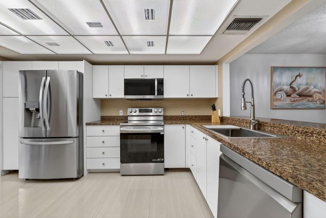 3300 Twin Lakes Terrace 102, Fort Pierce, FL 34951