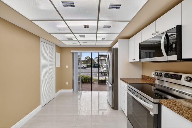 3300 Twin Lakes Terrace 102, Fort Pierce, FL 34951