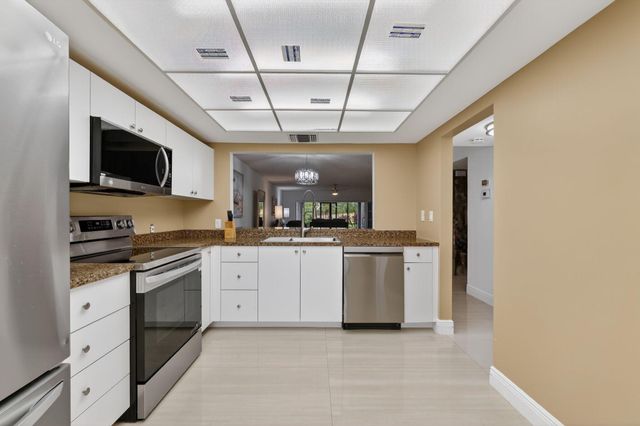 3300 Twin Lakes Terrace 102, Fort Pierce, FL 34951