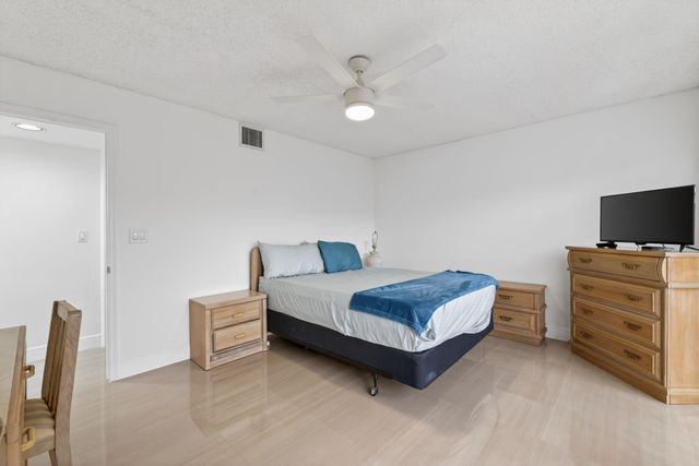 3300 Twin Lakes Terrace 102, Fort Pierce, FL 34951