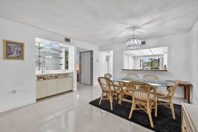 3300 Twin Lakes Terrace 102, Fort Pierce, FL 34951