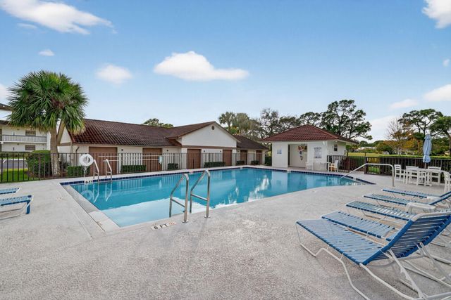 3300 Twin Lakes Terrace 102, Fort Pierce, FL 34951