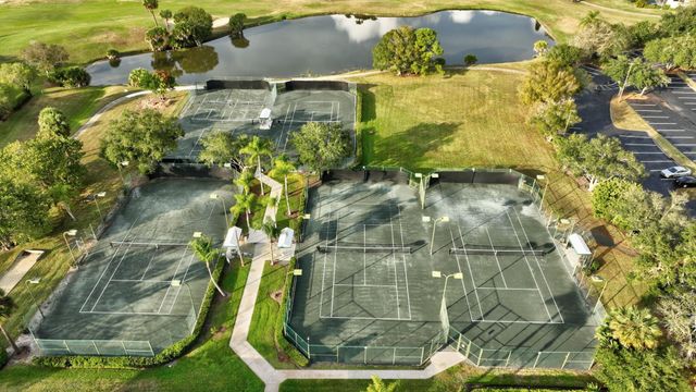 3300 Twin Lakes Terrace 102, Fort Pierce, FL 34951