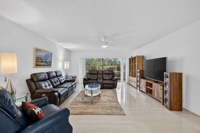 3300 Twin Lakes Terrace 102, Fort Pierce, FL 34951