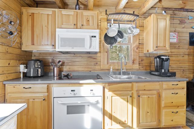 11 Beard Lane, Grafton, NH 03240