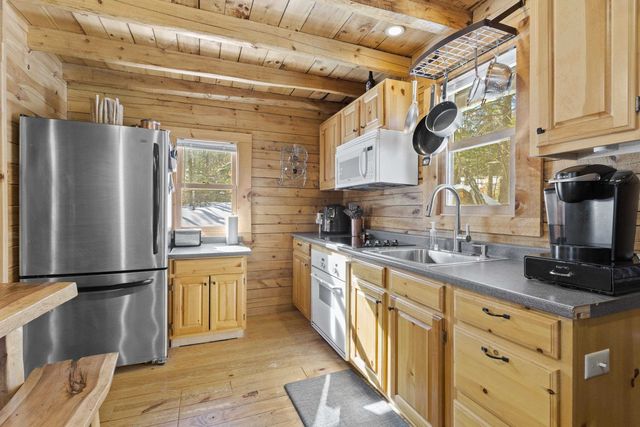 11 Beard Lane, Grafton, NH 03240