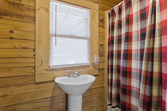 11 Beard Lane, Grafton, NH 03240