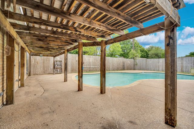 1311 Cindy Court, Cleburne, TX 76033