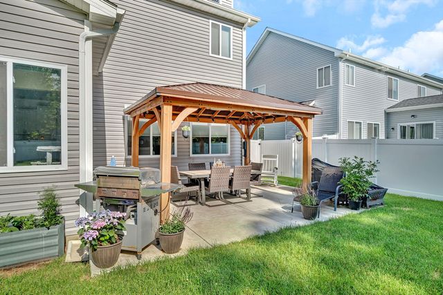 26449 S Waterford Trail, Channahon, IL 60410
