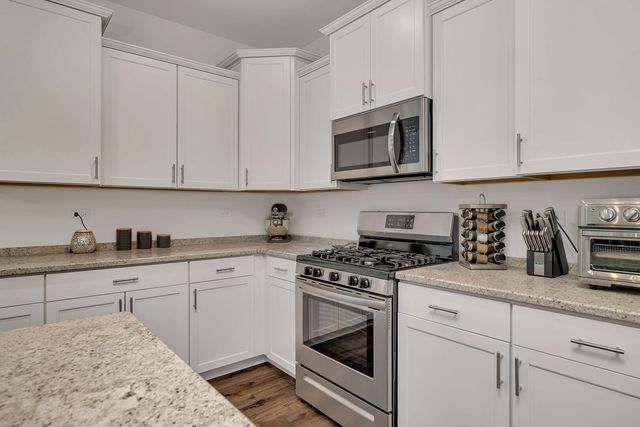 26449 S Waterford Trail, Channahon, IL 60410