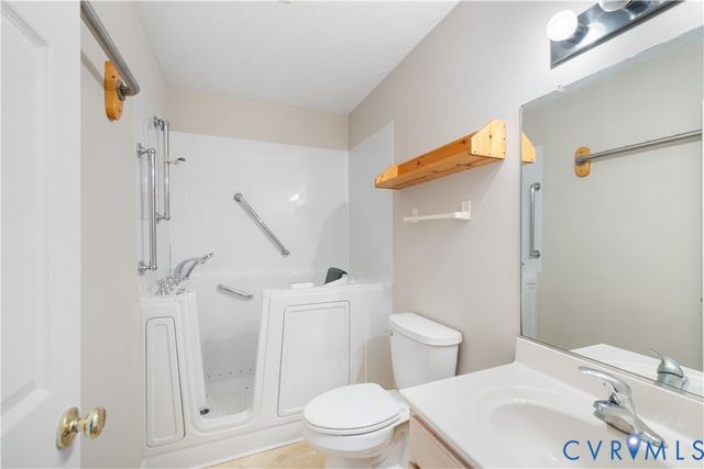 1403 4th Avenue Ext, Farmville, VA 23901