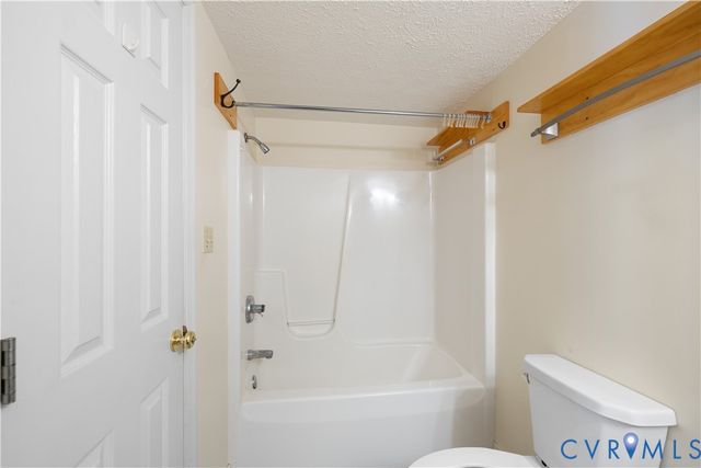 1403 4th Avenue Ext, Farmville, VA 23901