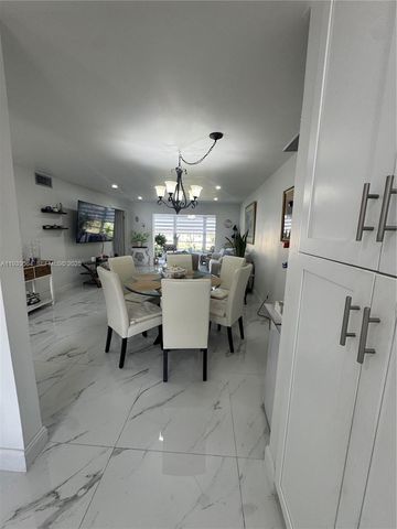 9330 Sunrise lakes 304, Sunrise, FL 33322