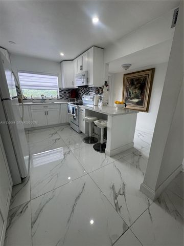 9330 Sunrise lakes 304, Sunrise, FL 33322