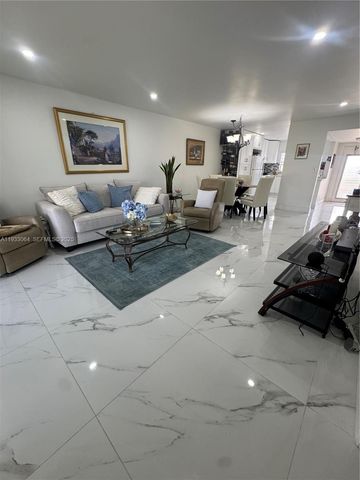 9330 Sunrise lakes 304, Sunrise, FL 33322