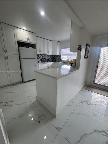 9330 Sunrise lakes 304, Sunrise, FL 33322