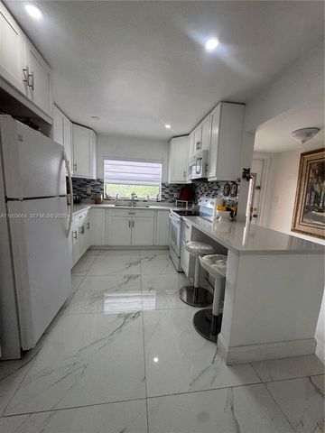 9330 Sunrise lakes 304, Sunrise, FL 33322