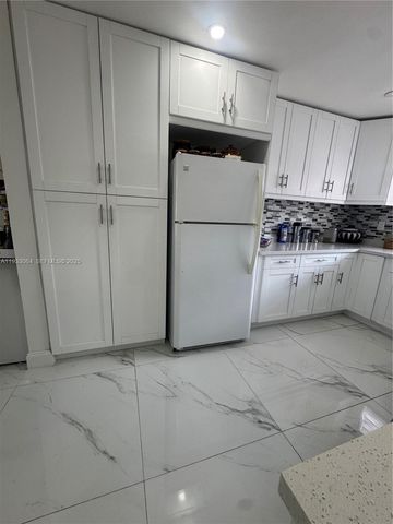 9330 Sunrise lakes 304, Sunrise, FL 33322