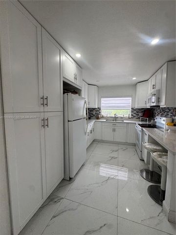 9330 Sunrise lakes 304, Sunrise, FL 33322