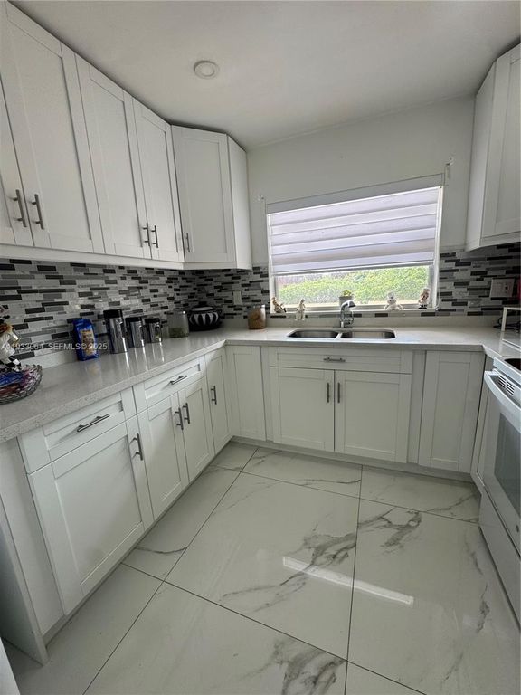 9330 Sunrise lakes 304, Sunrise, FL 33322