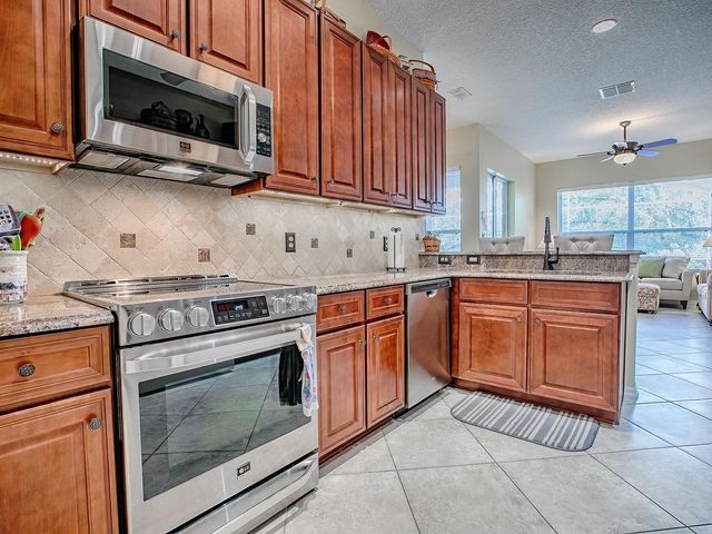 24018 ROBINWOOD STREET, Leesburg, FL 34748