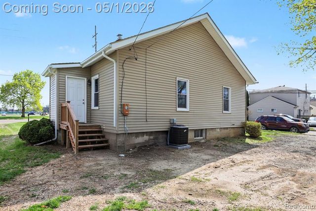 5200 Hatchery Road, Waterford, MI 48329