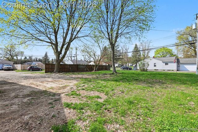 5200 Hatchery Road, Waterford, MI 48329