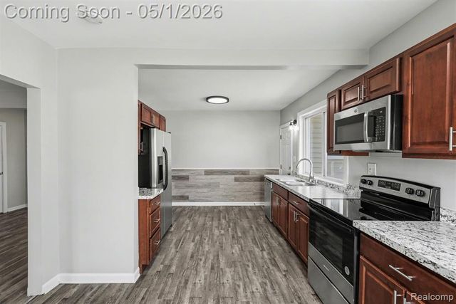 5200 Hatchery Road, Waterford, MI 48329