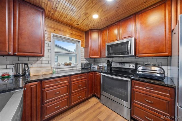 1161 N Van Nortwick Road, Lecanto, FL 34461