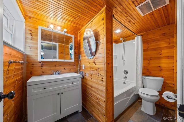 1161 N Van Nortwick Road, Lecanto, FL 34461