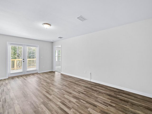 462 Whispering Creek Avenue, Freeport, FL 32439