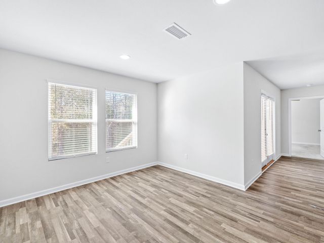 462 Whispering Creek Avenue, Freeport, FL 32439